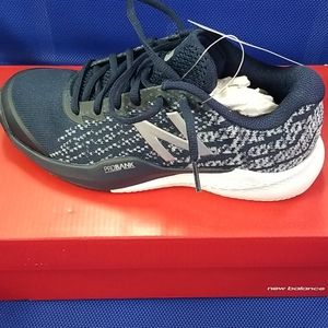 Tennis shoes